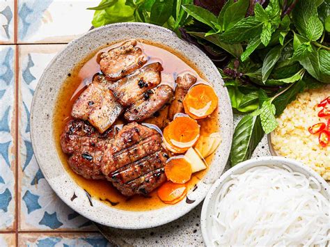  Bún Chả Hanoi: Ekşi ve Tuzlu Bir Tat Zinciriyle Nefis Bir Yolculuk!