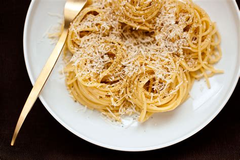  Cacio e Pepe: Yoğun Peynir Aromasıyla Buluşan İtalyan Makarna Muhteşemliği!