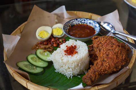  Nasi Lemak: Ekşi ve Kremalı Bir Hint Füzyonu Deneyimi!