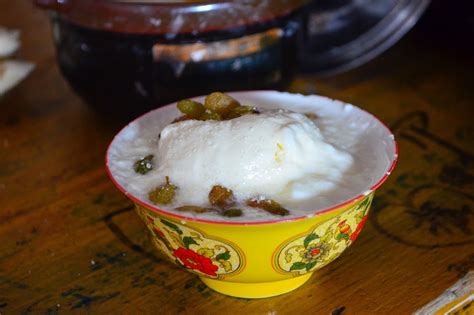  Tibet Yak Yogurt:  Sıkı Sıkı Sarılıp İncecik Dilimlenmiş Mi, Yoksa Sıcak Sıcak İçilerek Lezzeti Yaşanır mı?